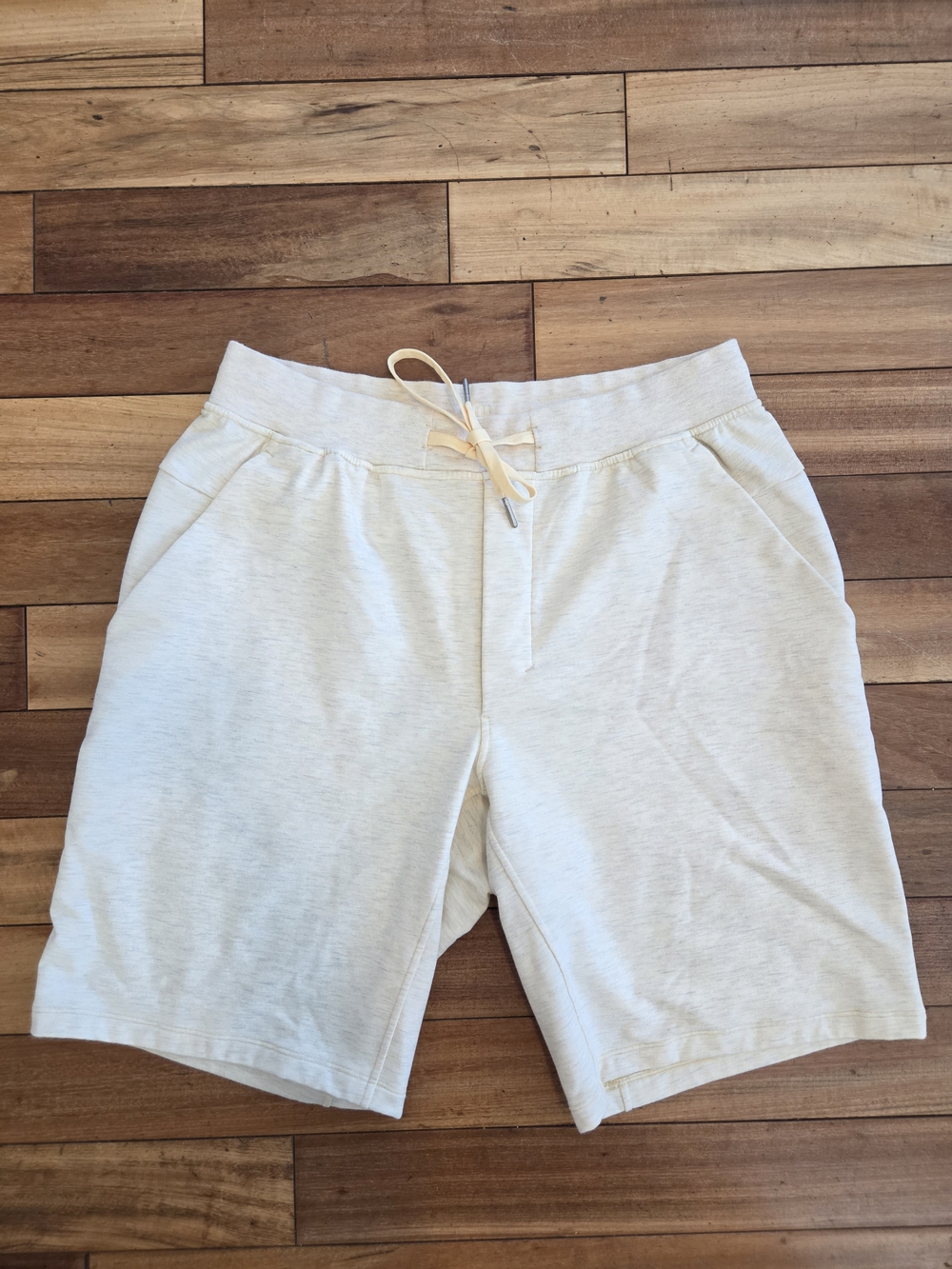 Men's Lululemon Drawstring Shorts Light Yellow Large Athleisure Athletic Bermuda